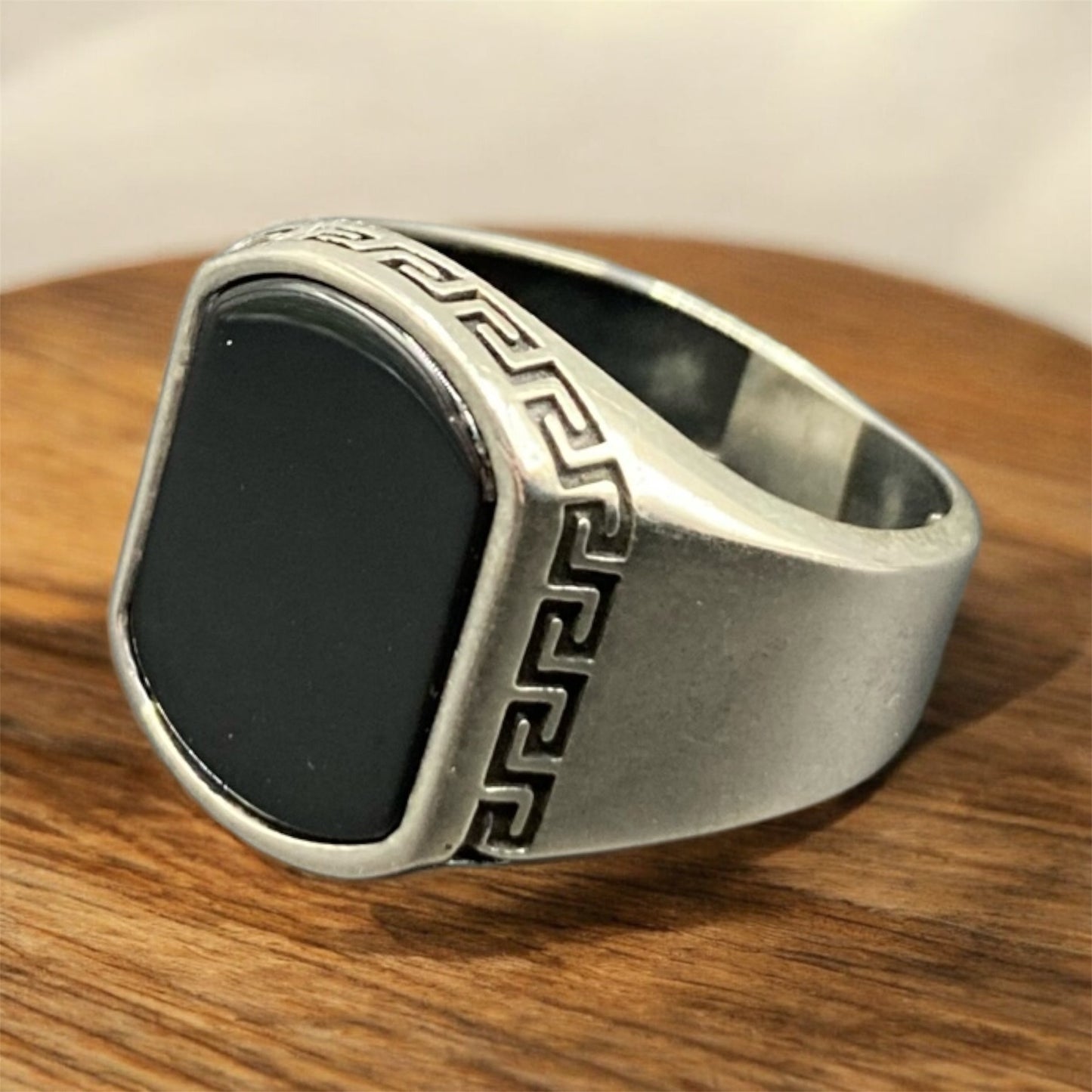 Chevalière Argent Onyx Design Grecque - Élégance & Brillance silverixshops