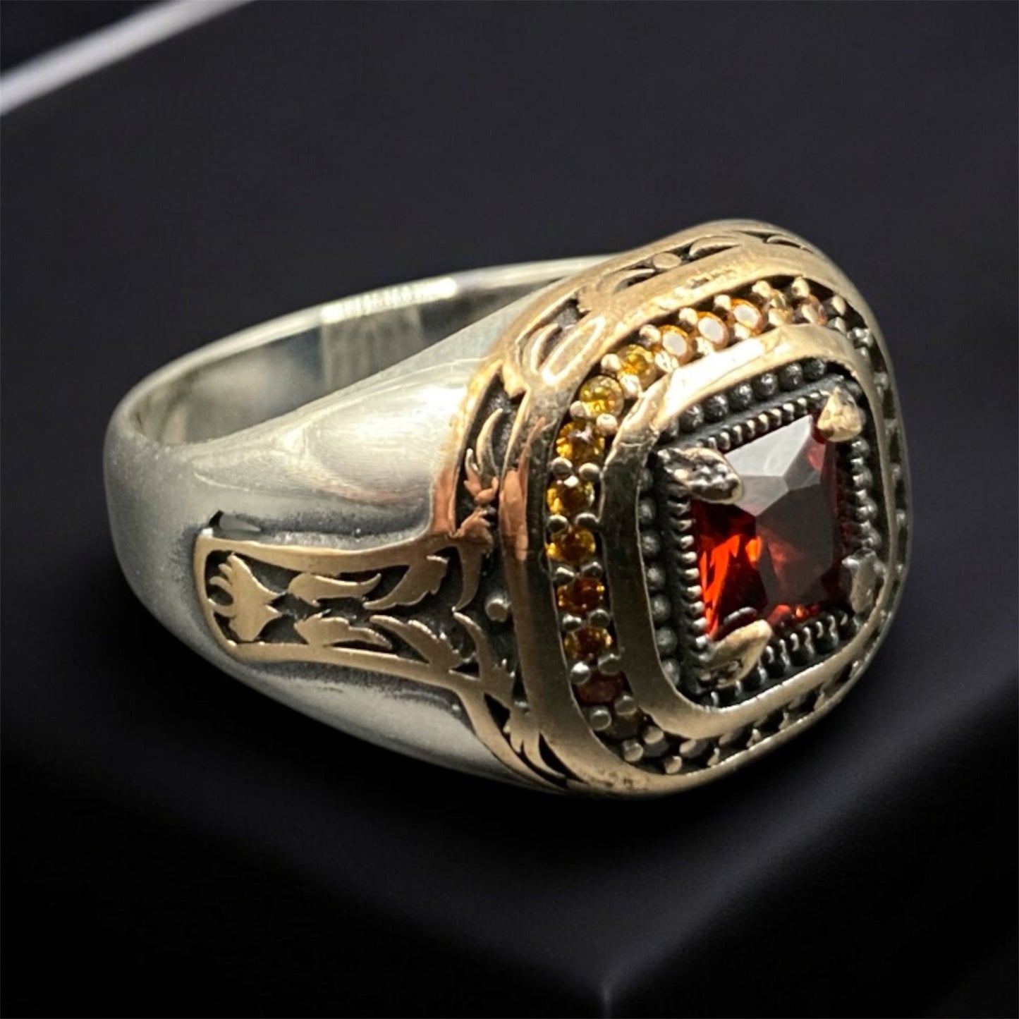 Chevalière Argent Onyx Rouge Zircons - Élégance et Style silverixshops