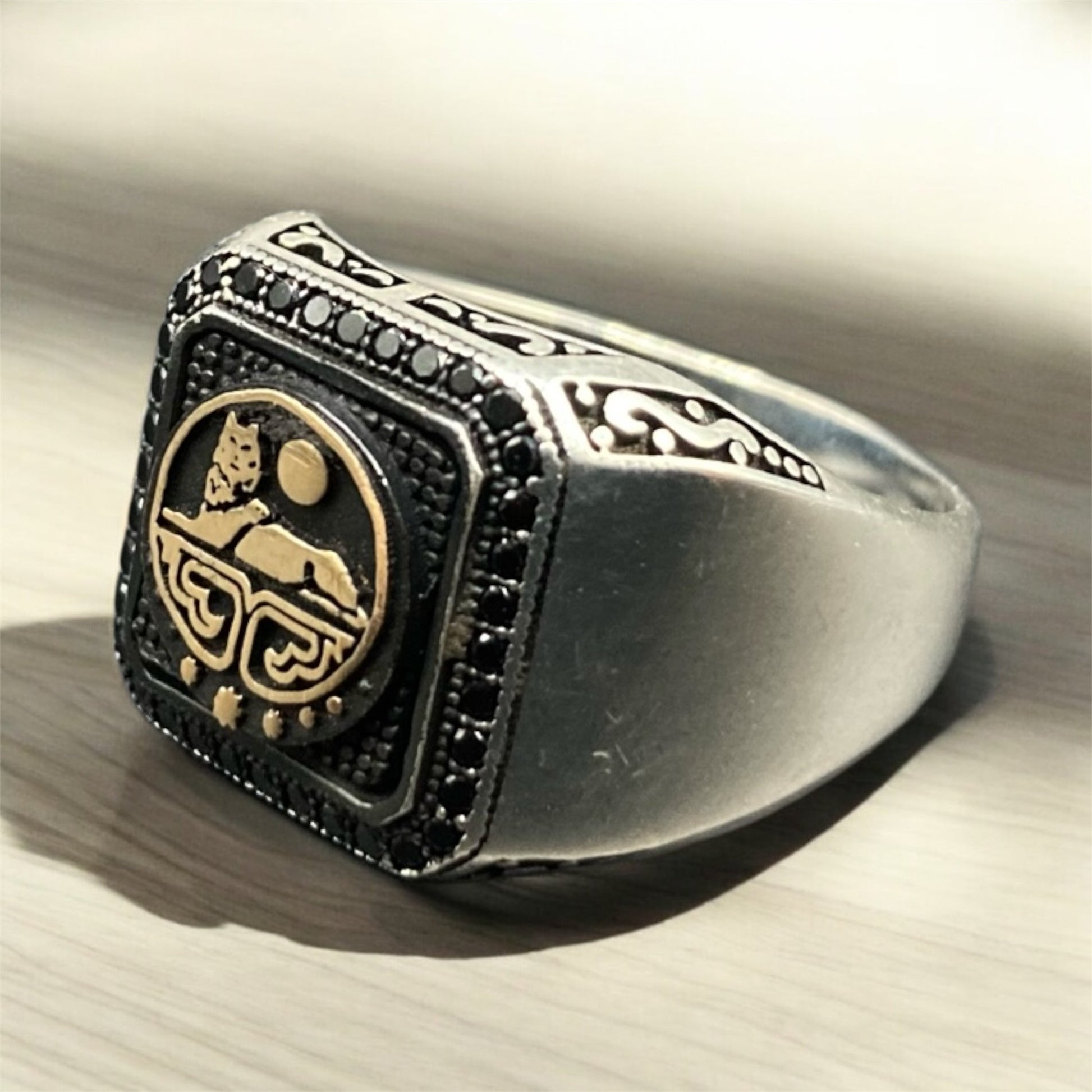 Chevalière Argent Zircon Loup : Force et Élégance au Masculin Silverixshops