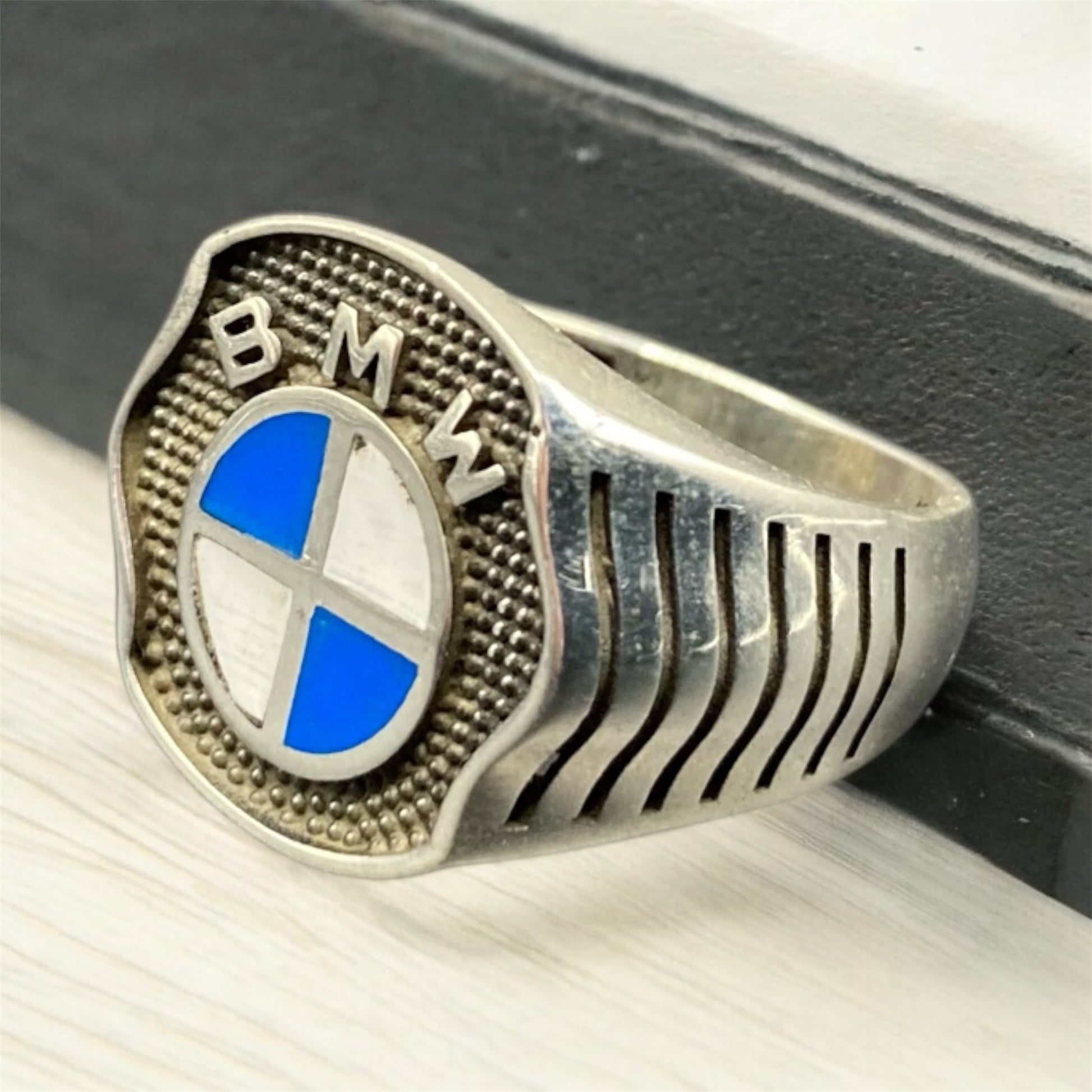 Bague Artisanale Argent Massif Design BMW | Élégance et Performance silverixshops
