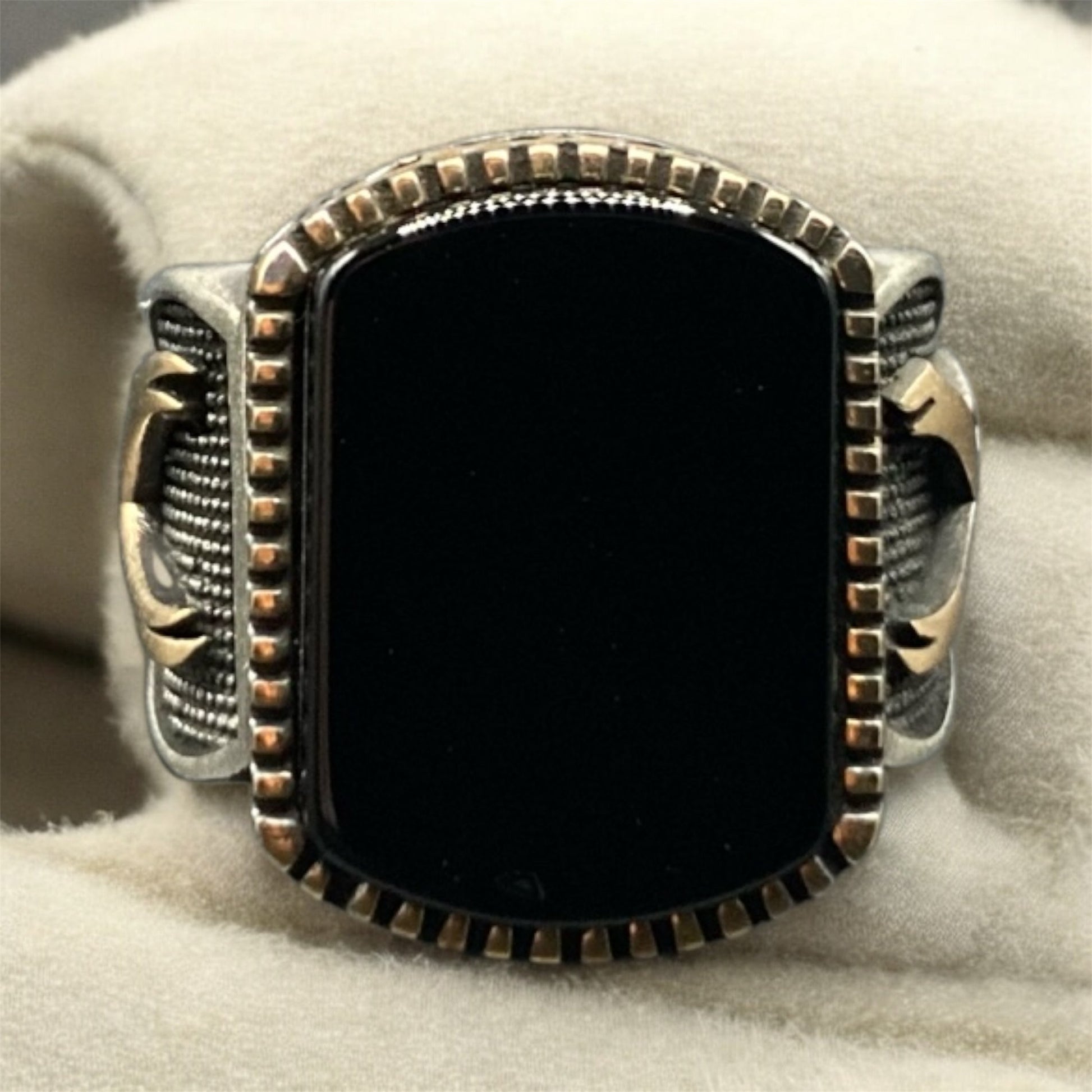 Bague Artisanale Argent Onyx Symbole Épée : Force et Élégance Masculine silverixshops