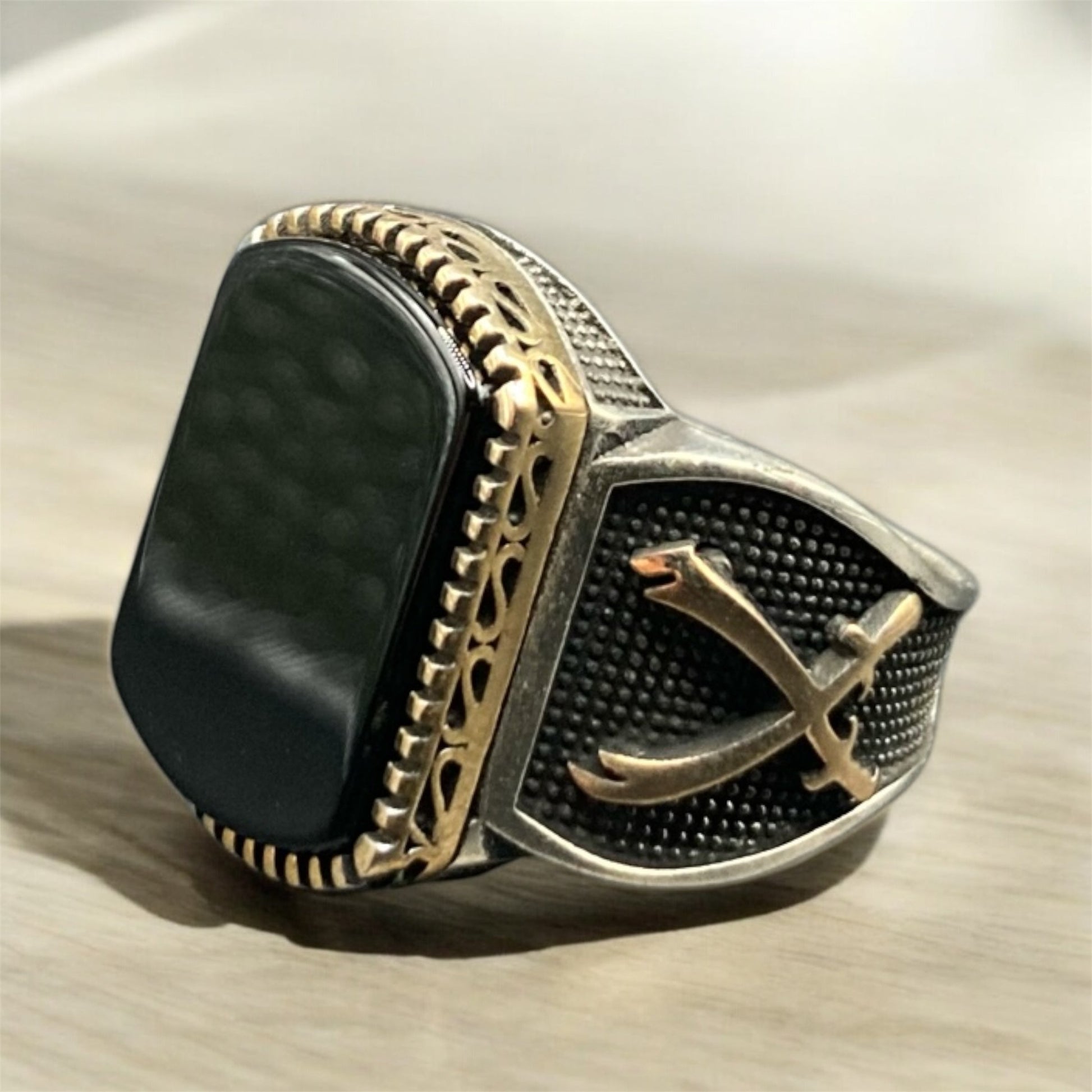 Bague Artisanale Argent Onyx Symbole Épée : Force et Élégance Masculine silverixshops
