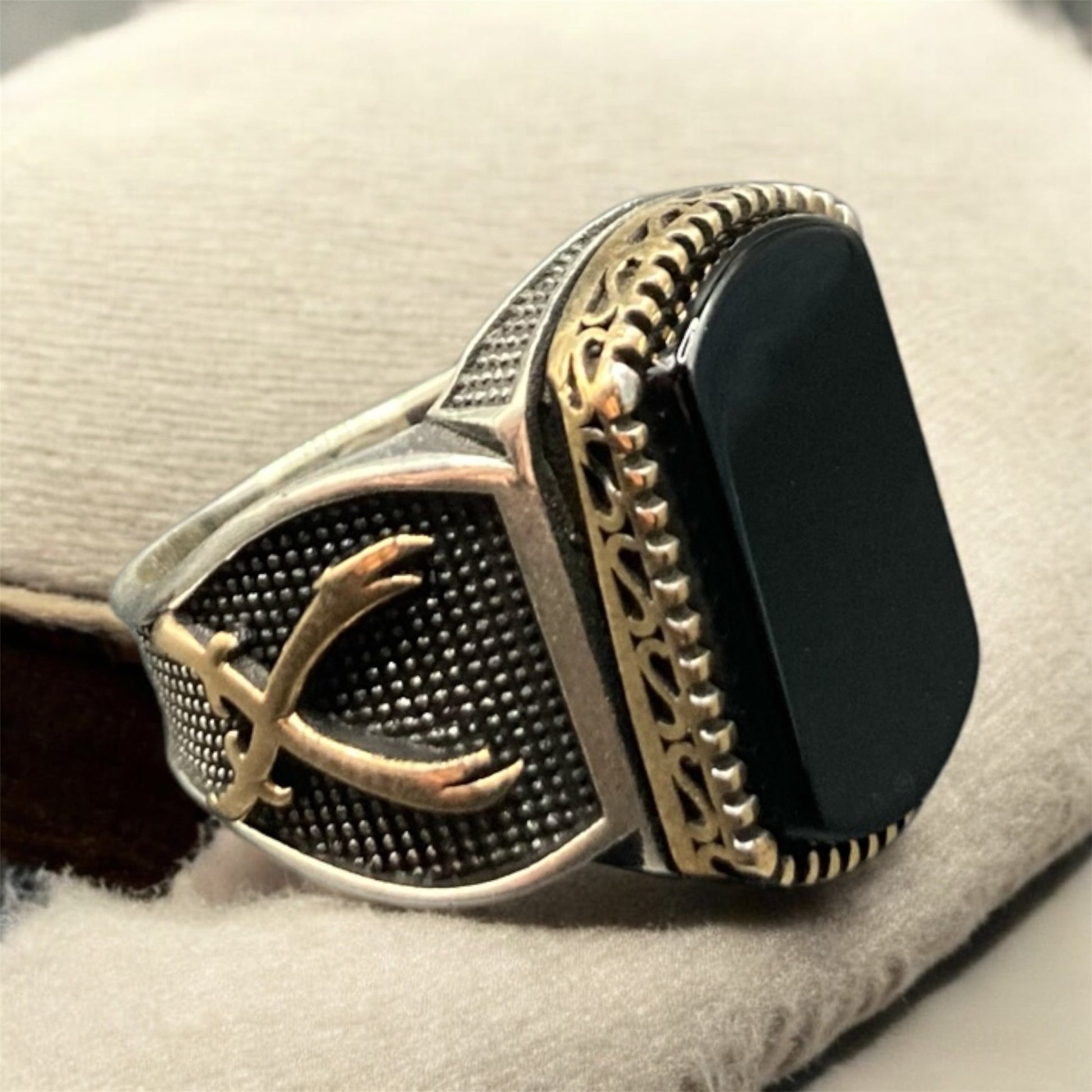 Bague Artisanale Argent Onyx Symbole Épée : Force et Élégance Masculine silverixshops