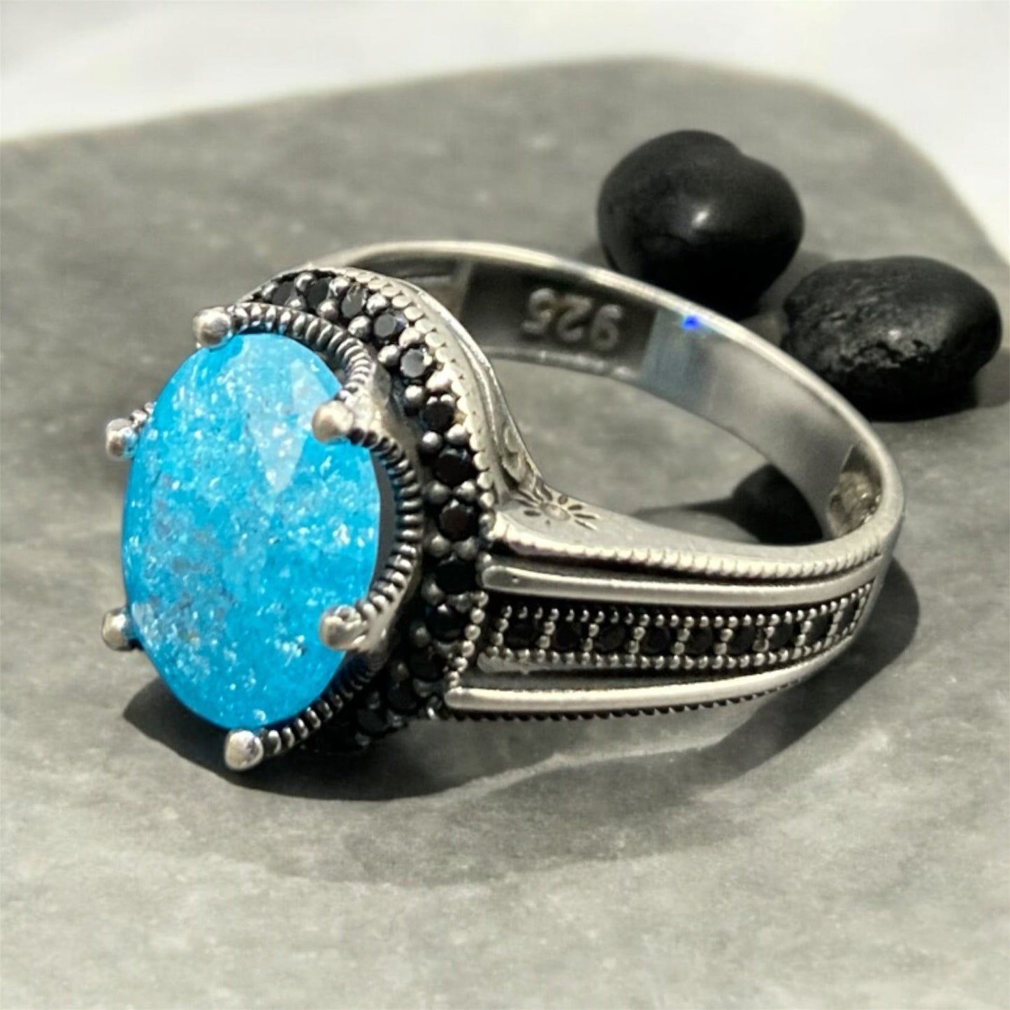 Chevalière Argent Onyx Bleu Ciel Zircon – Élégance et Raffinement silverixshops